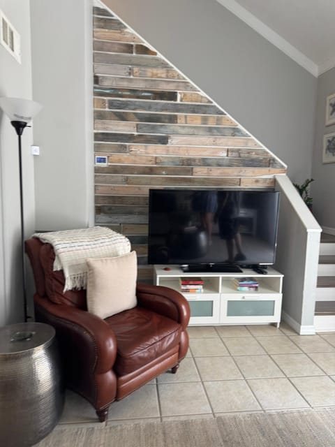 August Breeze - Beach, Fun, Sun, Close to Sights House in Vilano Beach