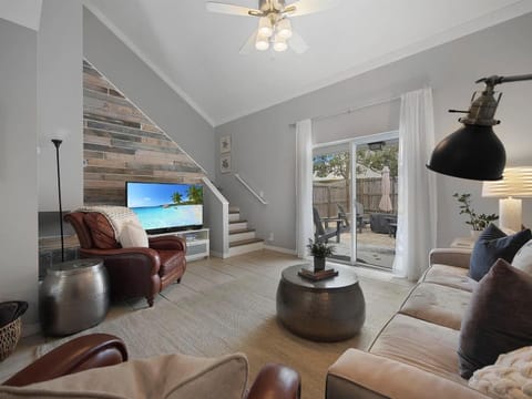 August Breeze - Beach, Fun, Sun, Close to Sights House in Vilano Beach