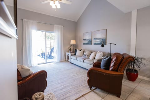 August Breeze - Beach, Fun, Sun, Close to Sights House in Vilano Beach