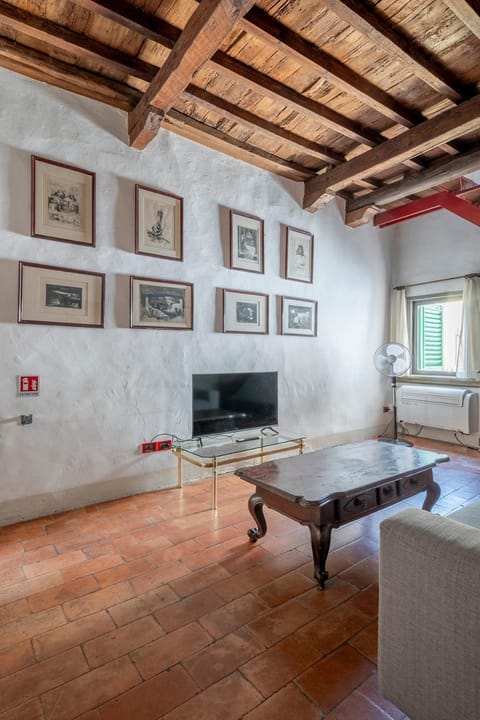 Communal lounge/ TV room, TV and multimedia, Living room, Seating area, Evening entertainment