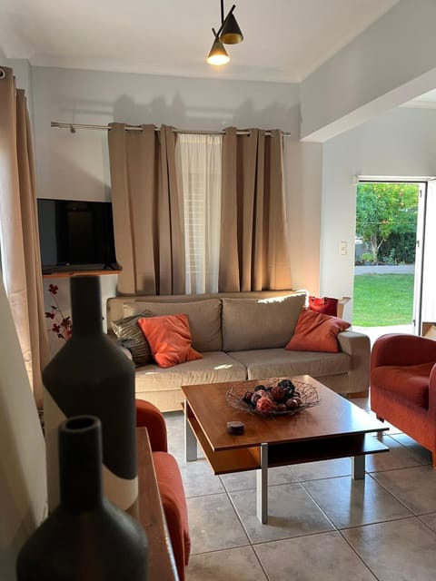 Communal lounge/ TV room, TV and multimedia, Living room, Seating area
