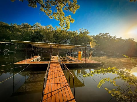 Private Lakefront Home wDockKayaks4BD2BA-12PP House in Sunrise Beach