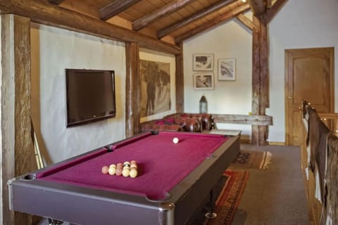 Billiard, Game Room