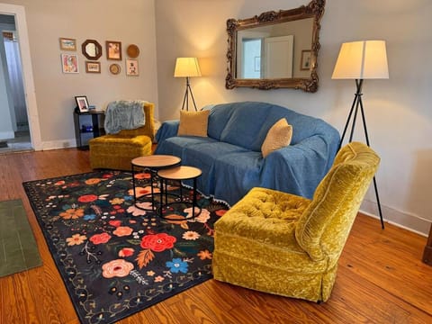 Living room, Seating area