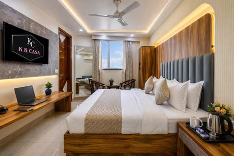 Bed, TV and multimedia, Living room, Photo of the whole room, Seating area, air conditioner