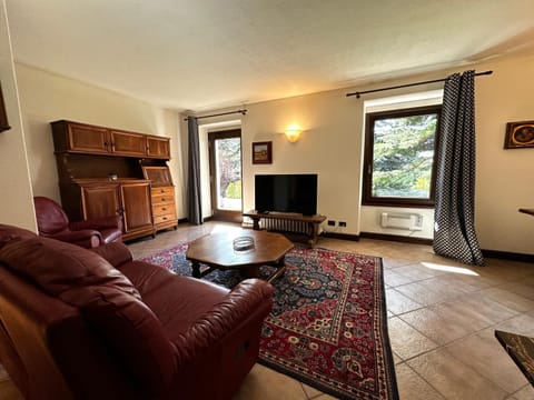 Communal lounge/ TV room, Seating area, Evening entertainment