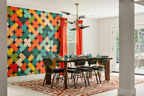 Desert Disco - 4BR Mid-Century Modern Design House in Austin