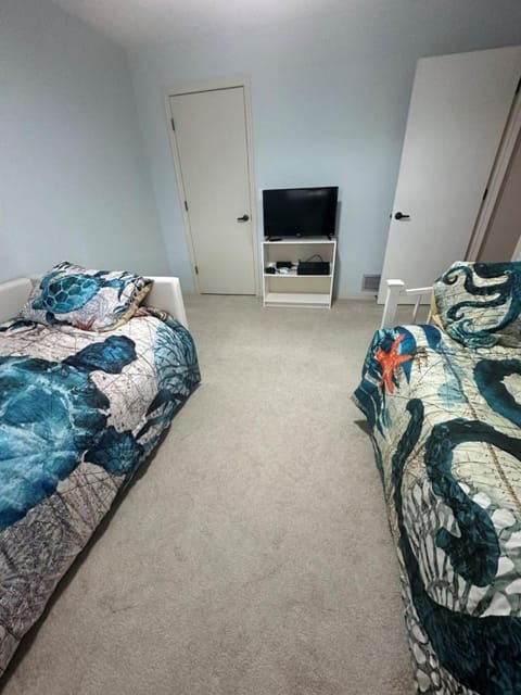 Heated pool with canal views House in Rotonda West