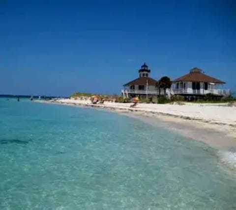 Heated pool with canal views House in Rotonda West