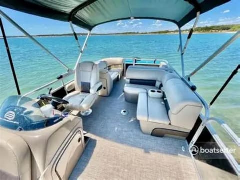 Heated pool with canal views House in Rotonda West