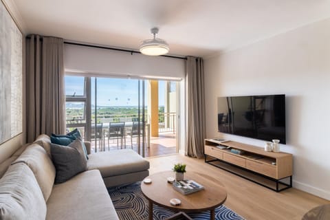 Communal lounge/ TV room, Communal lounge/ TV room, TV and multimedia, Living room, Seating area, Sea view