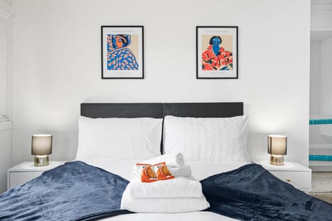 Bed, Decorative detail, Bedroom