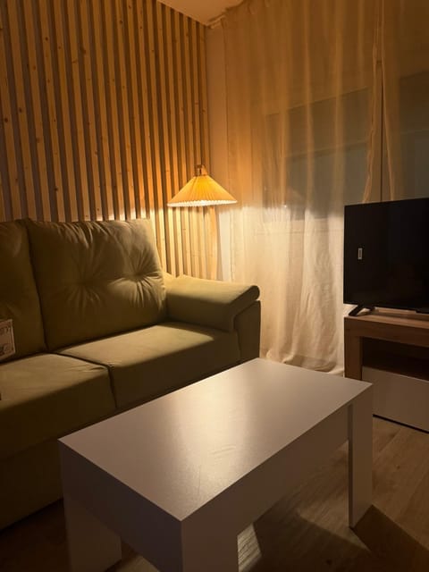 Communal lounge/ TV room, TV and multimedia, Living room, Seating area, Evening entertainment