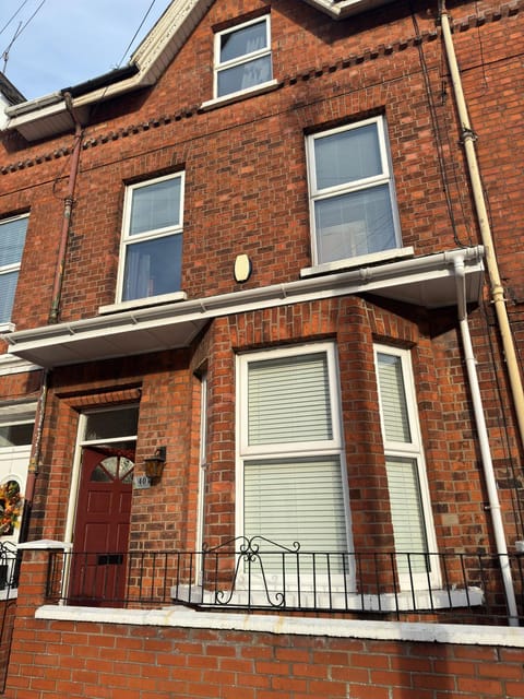 Cozy House Great Location Bed and Breakfast in Belfast