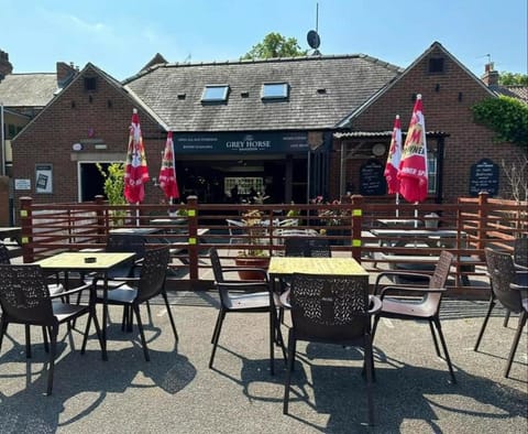 Property building, Garden, Lounge or bar