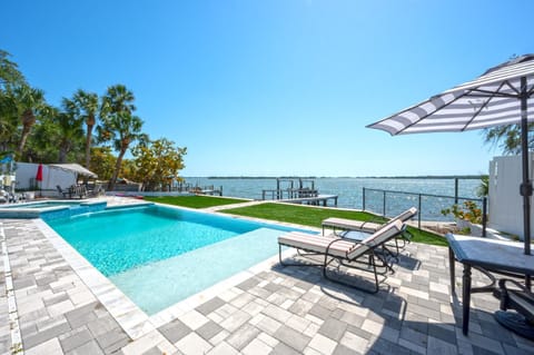Stylish Mid Century Modern Waterfront Home with Pool and Hot Tub House in St Petersburg