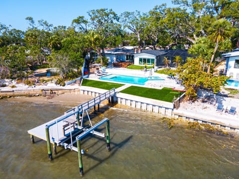 Stylish Mid Century Modern Waterfront Home with Pool and Hot Tub House in St Petersburg