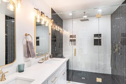 Stylish Mid Century Modern Waterfront Home with Pool and Hot Tub House in St Petersburg