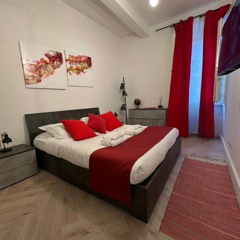 Bed, Bedroom, towels