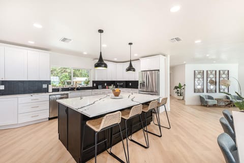 Modern Waterfront Main House with Pool and Hot Tub House in St Petersburg