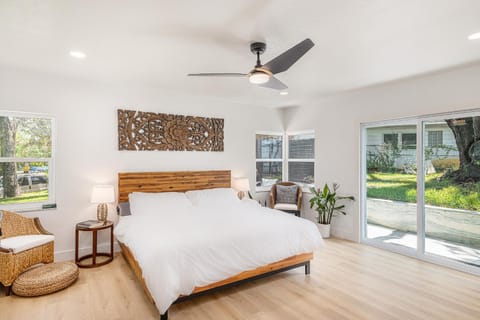 Modern Waterfront Main House with Pool and Hot Tub House in St Petersburg