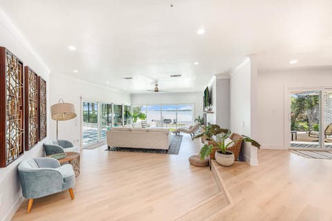 Modern Waterfront Main House with Pool and Hot Tub House in St Petersburg