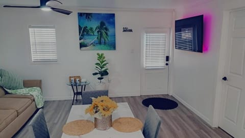 Country Blue Getaway by the Ranch Fields House in Auburndale