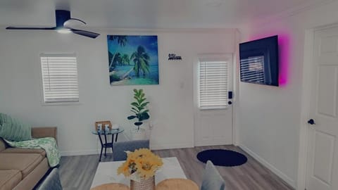 Country Blue Getaway by the Ranch Fields House in Auburndale