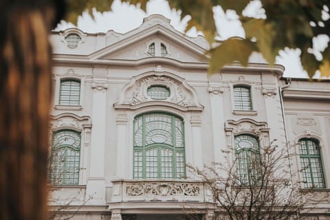 Facade/entrance, Decorative detail