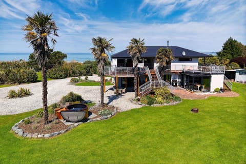 Natural landscape, Garden, Hot Tub, Garden view, Sea view
