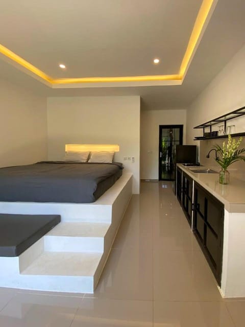 Bed, Kitchen or kitchenette, Photo of the whole room, Seating area, Bedroom