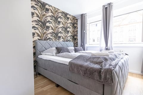 Property building, Bed, Photo of the whole room, Bedroom, towels
