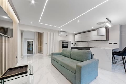 TV and multimedia, Kitchen or kitchenette, Living room, Seating area
