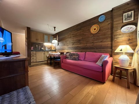 Communal lounge/ TV room, TV and multimedia, Kitchen or kitchenette, Seating area, Evening entertainment