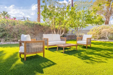 Golden Age Retreat with pool and hot tub House in Palm Springs