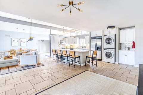 Golden Age Retreat with pool and hot tub House in Palm Springs