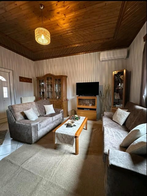 House by the Mountain Apartment in North Macedonia