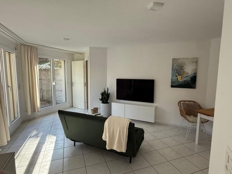 TV and multimedia, Living room, Dining area