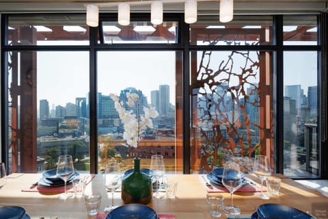 Spacious 2BD in Vancouver Patio with Ocean View House in Vancouver