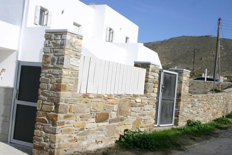 Property building, Day, Natural landscape, Landmark view