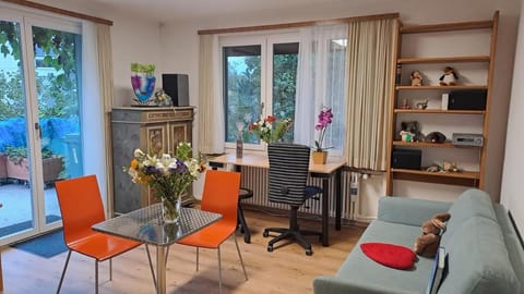 TV and multimedia, Living room, Seating area, Dining area, Bedroom