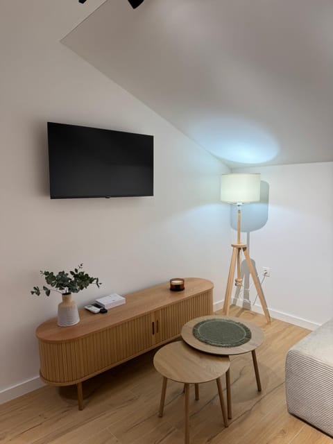 TV and multimedia, Living room, Decorative detail, Decorative detail, Seating area