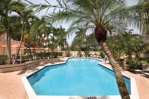 Modern Two-Room Suite with Gym and Pool Apartment in Boca Raton