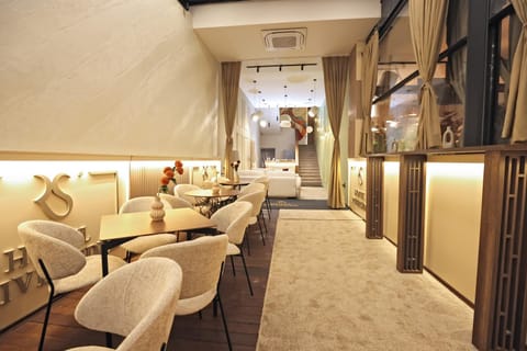 Lounge or bar, Seating area