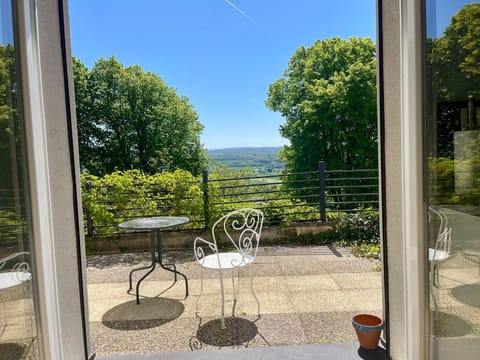 Patio, Mountain view