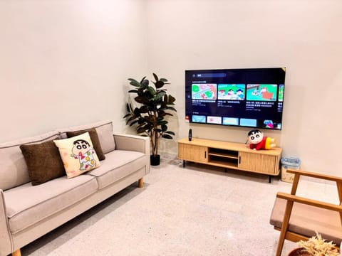 TV and multimedia, Living room, Evening entertainment