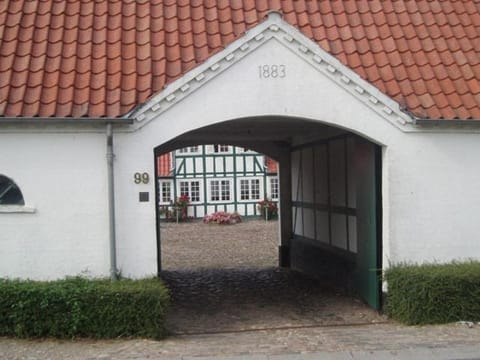 Mini-lejlighed med køkken - deler bad og toilet med nabolejlighed 2 Apartment in Region of Southern Denmark