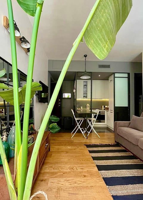 Kitchen or kitchenette, Seating area, Dining area