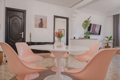 Seating area, Dining area