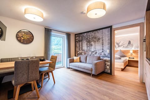 Bed, Living room, Photo of the whole room, Seating area, Dining area, Bedroom